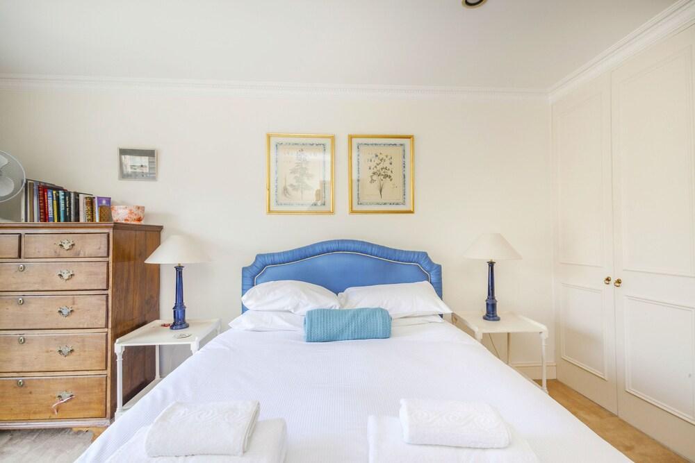 Classic South Kensington With Balcony Londra